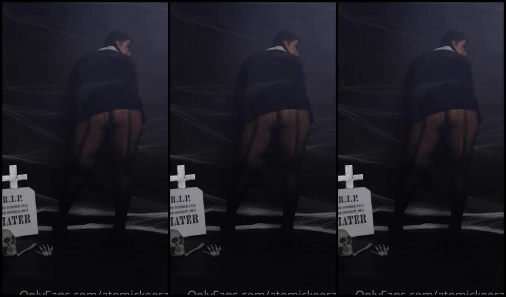 Atomickeerati Onlyfans Come To My Spooky Room 62