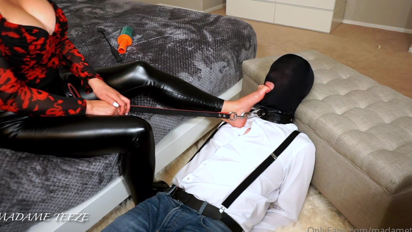 Madameteeze New Video Shoe And Foot Worshiping Bitch I