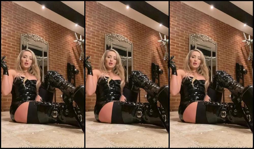 Misscourtneym Onlyfans Latex And A S Hfor My Slave This Type Of Clip Is A Rare One Once In A Blue Moon Type Of Thingp