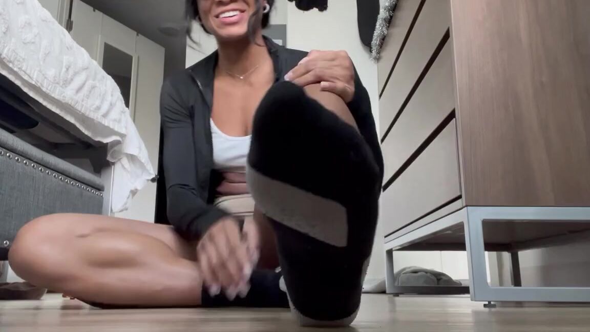 Itsbabyalicex Nicknamed Itsbabyalicex Onlyfans Post Gym Sock Peel O7