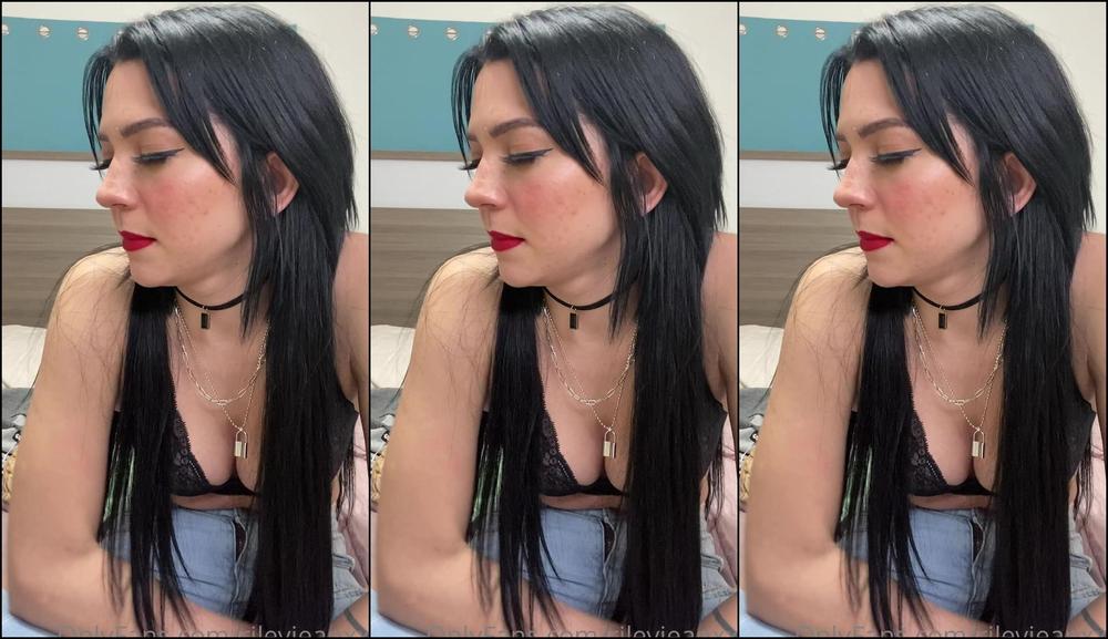 Riley Jean Fc Db Eaaeefab D Source