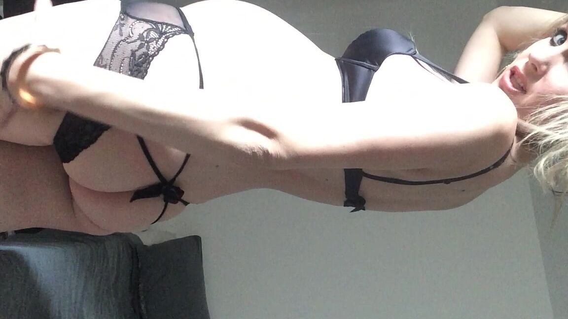 Ashleighmck Pregnant Striptease