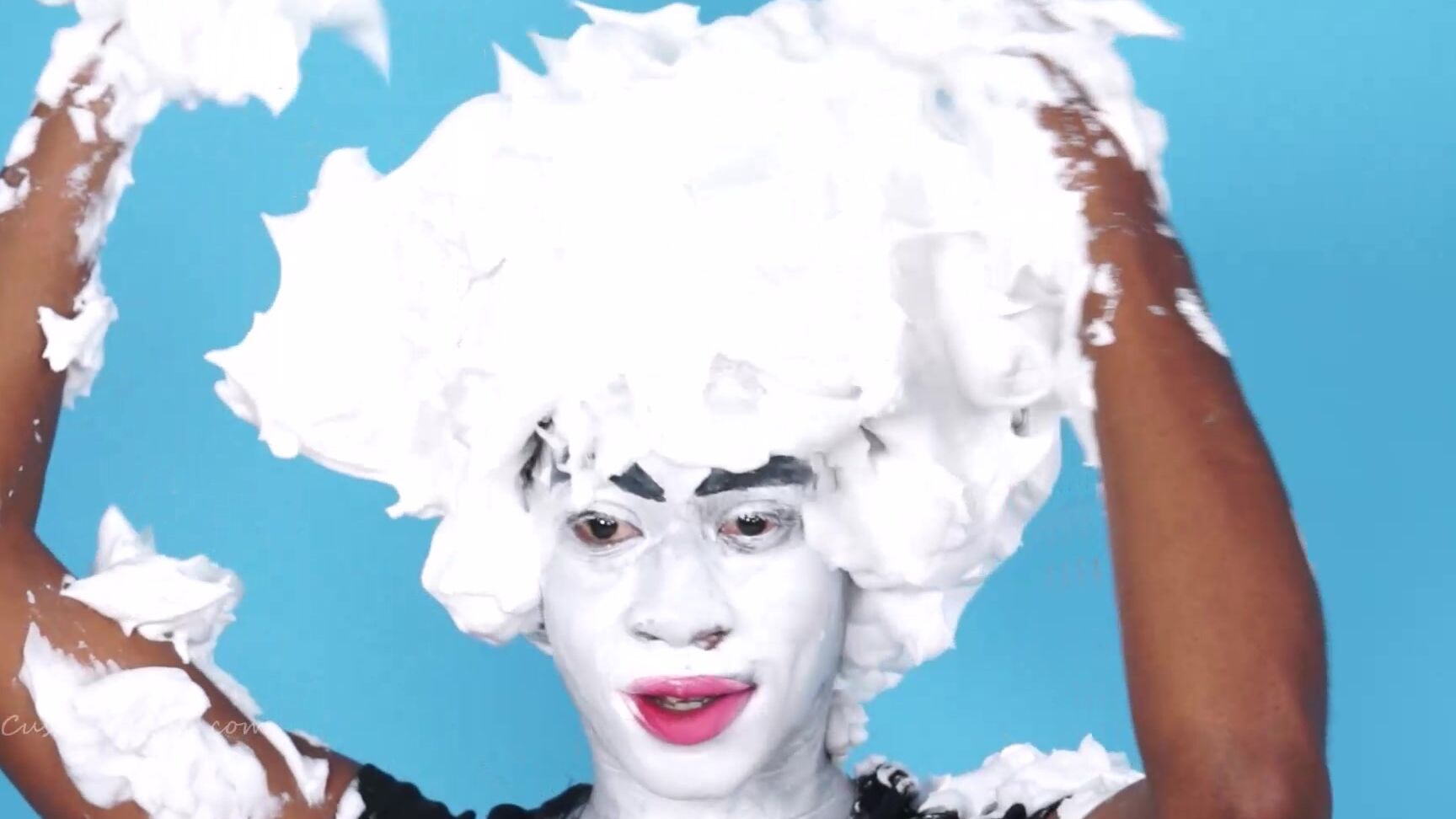 Dimond Smokes And Wears Shaving Cream