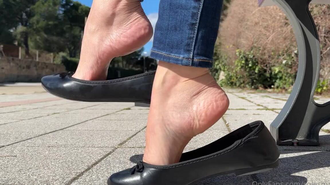Solesmad Fetish Queen Aka Solesmadvip Onlyfans Happy Weekend My Dears Too Long Without Teasing You With Dangling In What Footwear Is Your