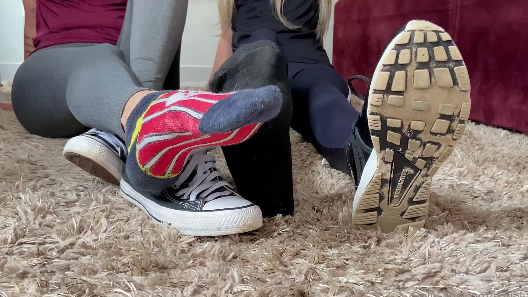 Sofialuttvip Come Sniff Our Feet In Our Sweaty Socks After The Gym