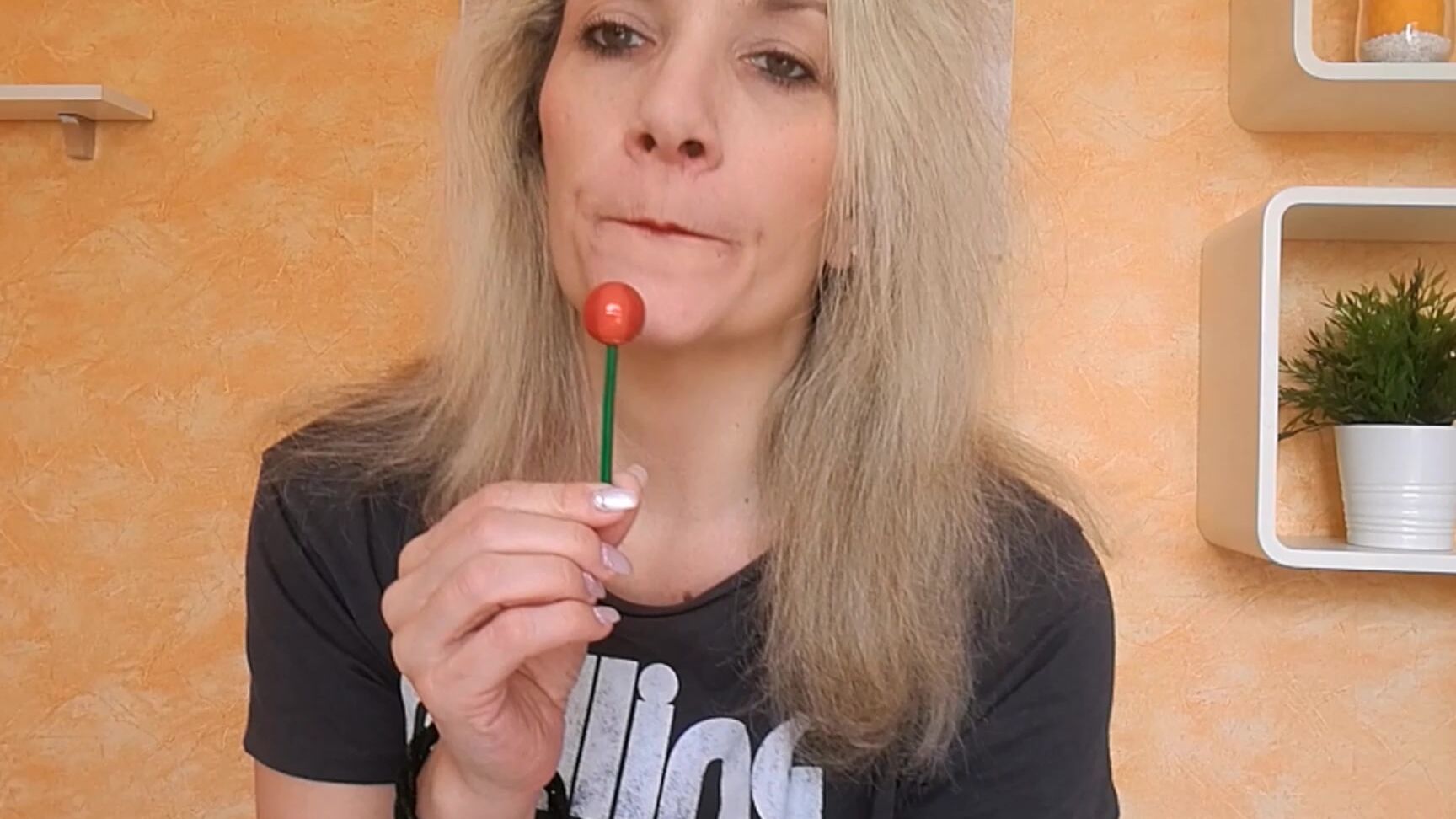 Mouth Fetish,Blonde,MILF,Lip Fetish,Lollipop Lickers sandybigboobs lollipop mouth fetish ManyVids