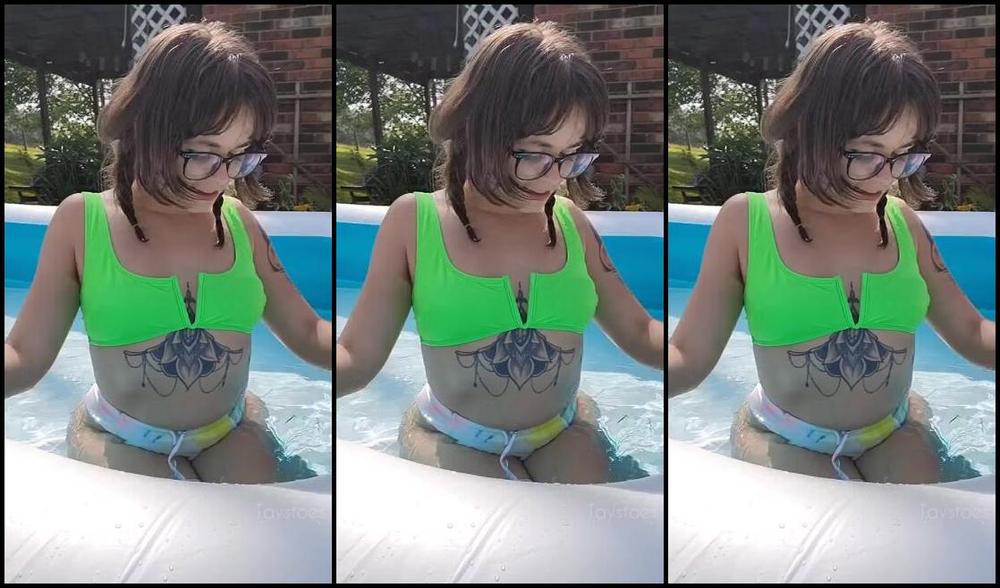 Tays Toes Nicknamed Taystoes 07 13 2022 Onlyfans Video Swimming Is More Fun With Your Tits Out