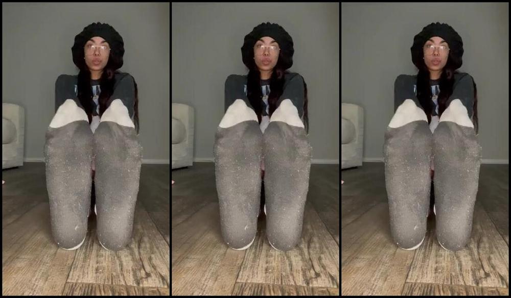 Bookiiie Nicknamed Lookmeupbookiiie Onlyfans Sucks Scrunching And Wiggling