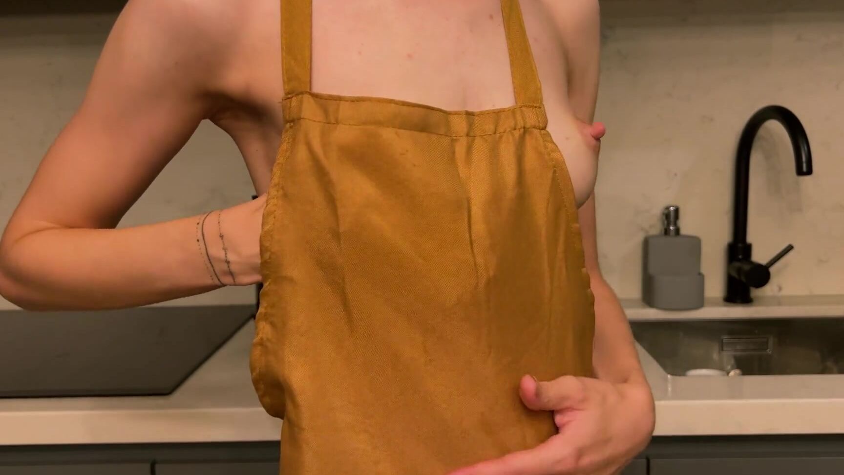 Cute Pussy Young mom shows her small natural milky tits Pornhub