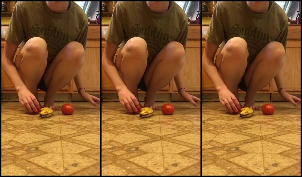 Delilah Nicknamed Footiesfeets Onlyfans Food Crushhhhhh Banana Tomato Stomp