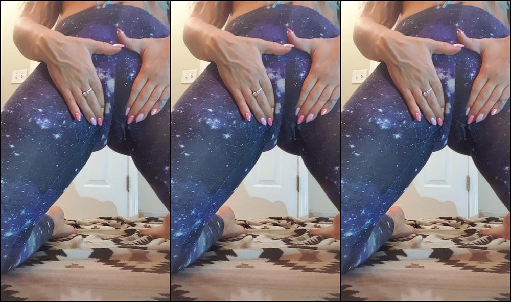 Savannahfoxxx I Just Had To Share This Super Hot Clip I Made For One Of My Fans My Booty Is Out Of Cont