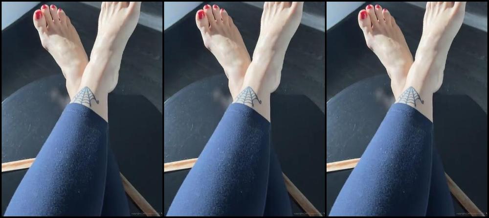 Catprincessfeet Onlyfans Before Session Hotel Feet Show I Made Use Of My Time While Islandgazee Went Out For Coffees