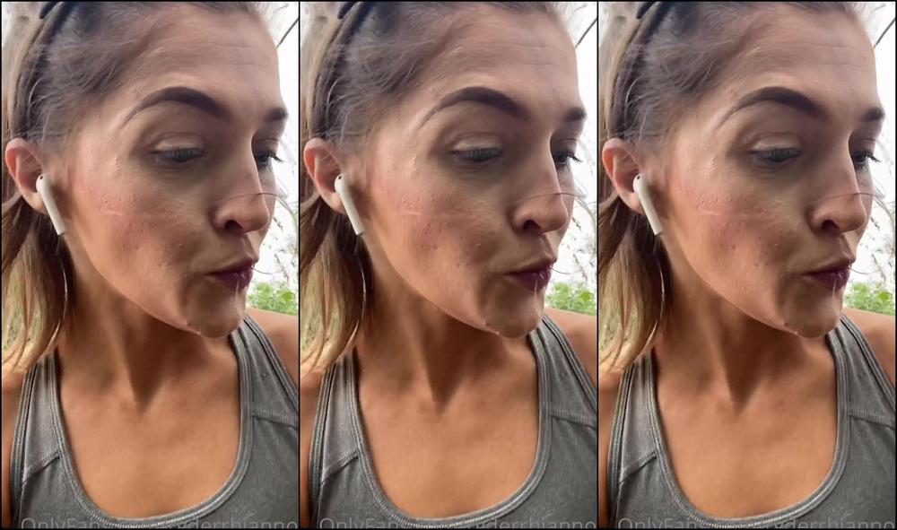 Rhiannonryder Took My Dildo To My Pt Session And Fucked My Self On The Way Over