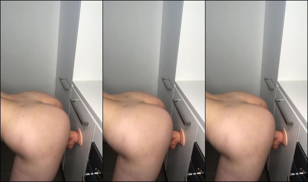 Audreyandsadie Mins Distracted In The Kitchen I Fuck Myself Until I Cream And Squirt Everywhere