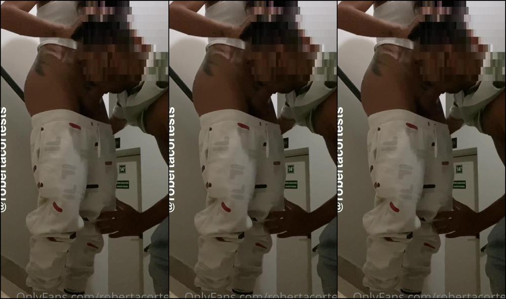 robertacortes-06-10-2020-1029245167-i-was-waiting-the-lift-for-get-some-things-in-downstairs-when-i-find-my-neighbor-ans-he-s