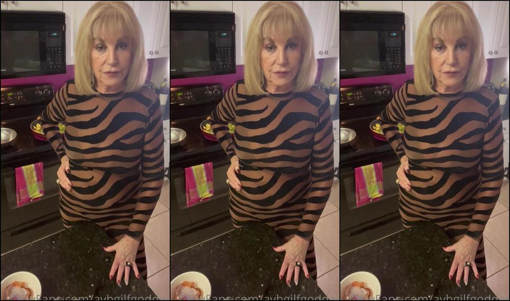 Avbgilfgoddess Two Thanksgivings Preparing A Dish In A Sexy