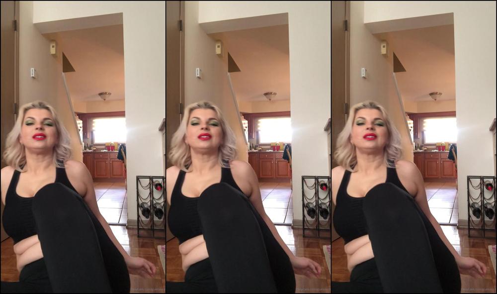 Giantessa You Re Watching Me At The Gym And Get Caught