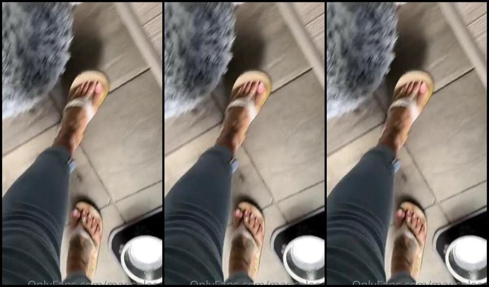 Msmaddy Aka Madsoles 1 Onlyfans Listen To The Flipflop Sound Look At Those Filthy Feet Are You Going To Volunteer For Clean Up