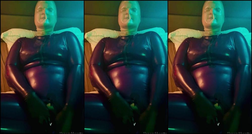 heavyrubberette-07-02-2022-2347694286-psssst-no-harm-was-done-here-because-this-hood-has-a-breathing-hole