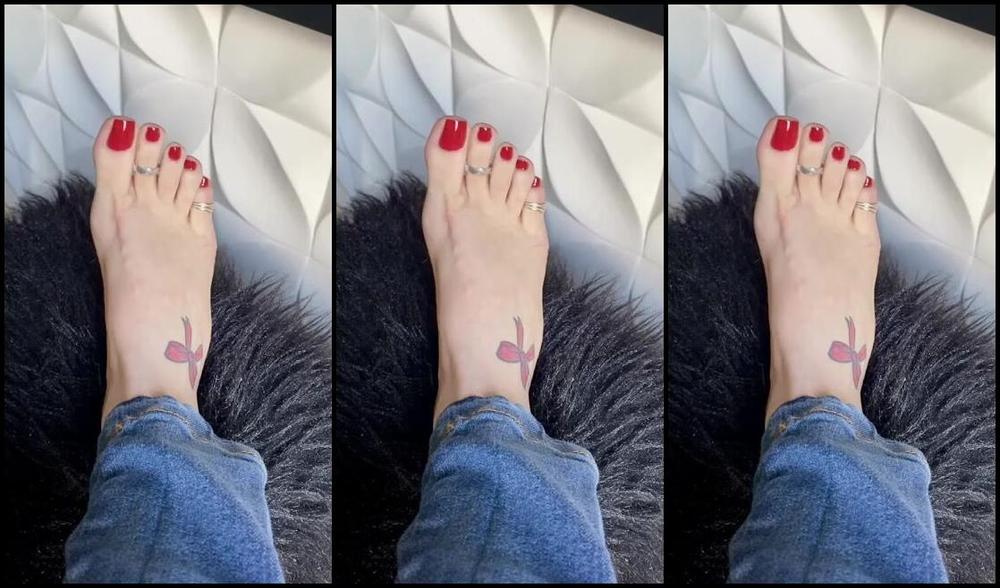 Queen Rainha Onlyfans I Love To Suck My Toes Footfetish Has Been A Part Of My Life Since I Was 19 Years Old My First Boy