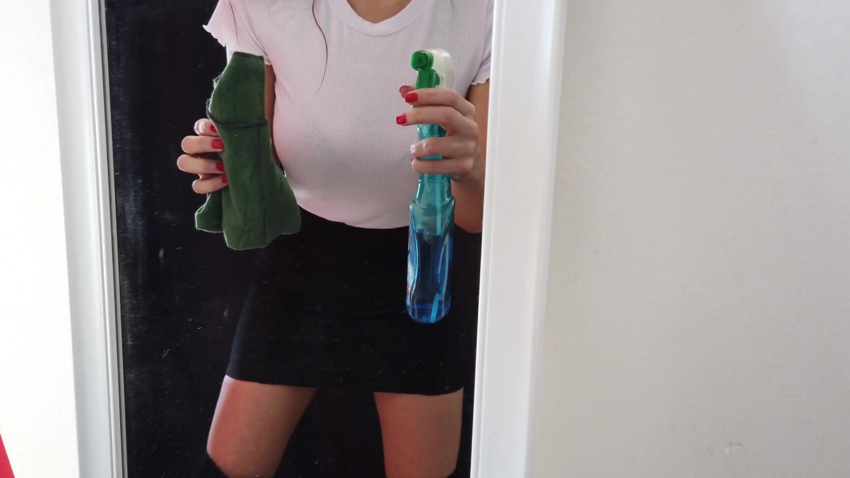 AveryMilkyway Tik Tok challenge wipe it down - Big tits teen Pornhub