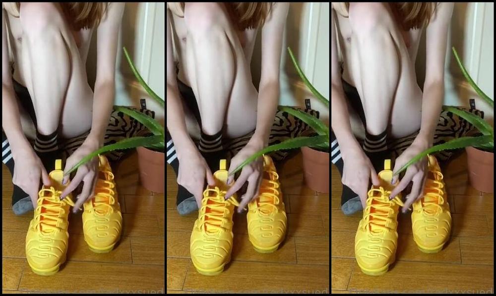 Zoe Strawberry Nicknamed Redxxxsuede Onlyfans Who Said Feet Friday Was Over Hehe Hope You Enjoy This Shoe Collection Part 3