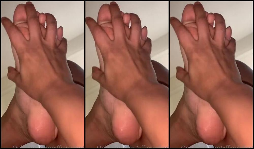 Solidgoddess Onlyfans Foot Moisturizer Masks Are This Girls Best Friend