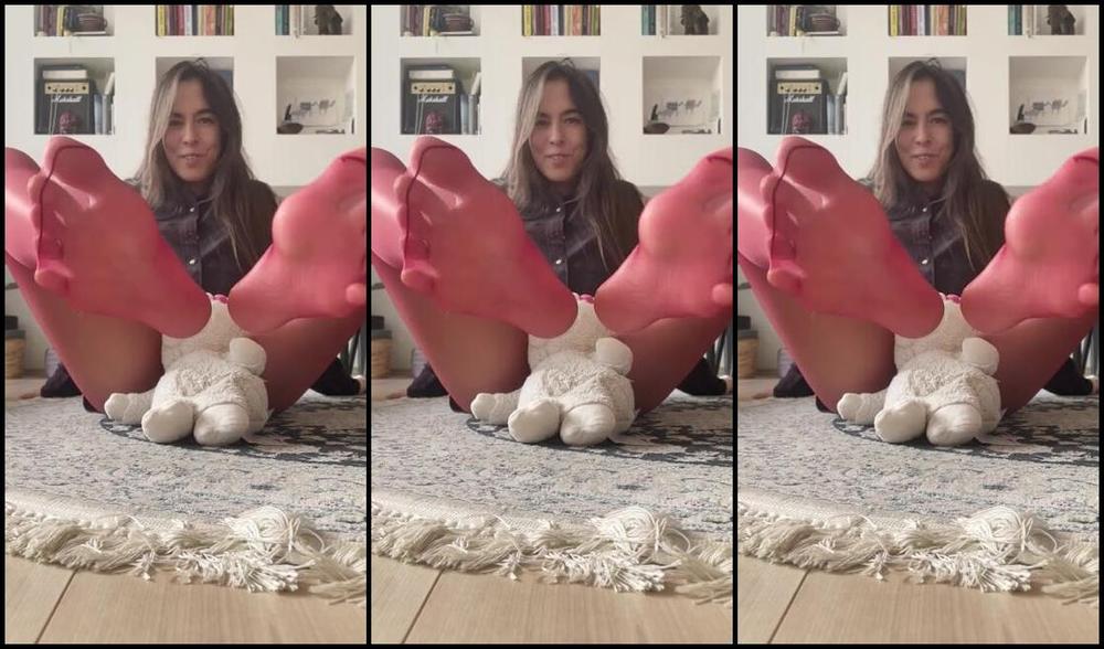 Jane Aka Janesocks7 Onlyfans Forgot That Red Was A Color