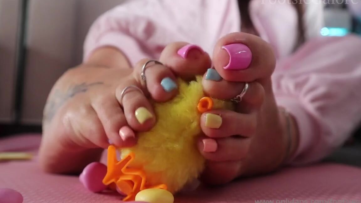 Footsiegalore Onlyfans Making Sure This Wind Up Chick Doesnt Escape Footsie Is In Charge And Easter Isnt Over Until