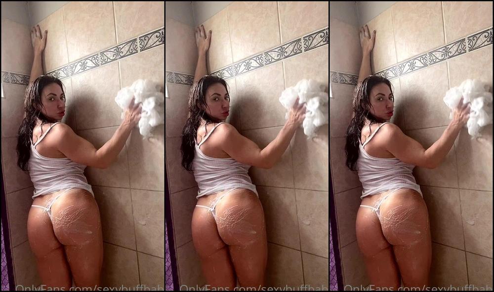 Sexybuffbabe It S Summer Literally Degrees Out And I Still Want Scorching Heat Rinse Me With Wa