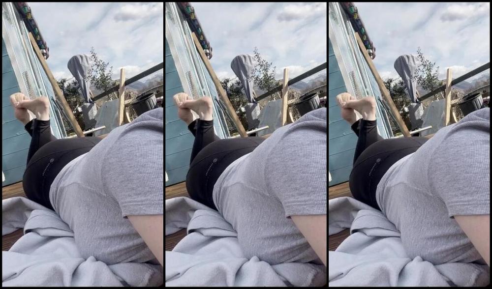 Joeyofarches Nicknamed Joeyofarches Onlyfans The Pose Outside For Everyone To See