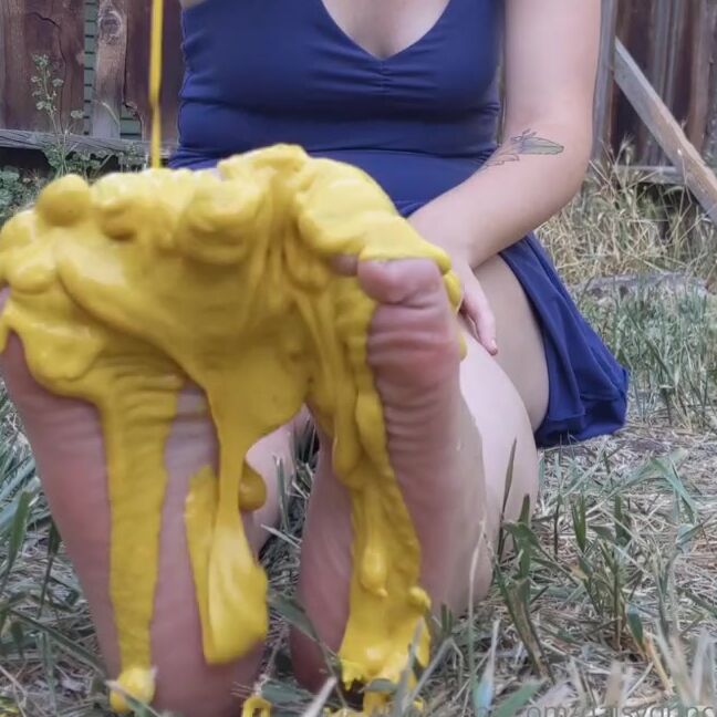 Daisy Duncan Nicknamed Daisyduncan Onlyfans As Requested Mustard On My Feet Something New Everyday