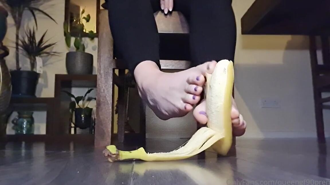 The Foot Queen Of England Aka Queengf90Premium Onlyfans Foot Dexterity The Banana