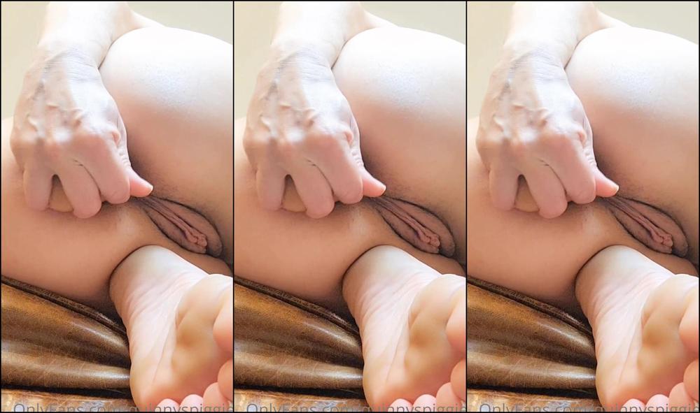 Quinnyspiggies Toe Wiggling Ass Fucking Been A While Since I Posted Anal Would You Wait At My Feet