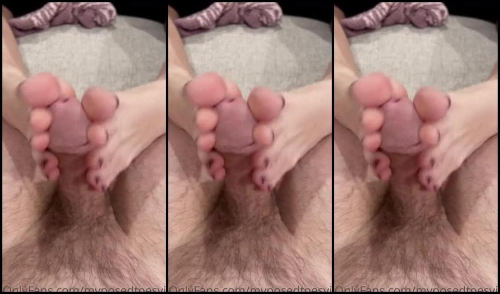 Brooke Jones Nicknamed Myposedtoesvip Onlyfans Plum Toes And Fuzzy Socks Who Loves A Sockjob And Who Prefers A Footjob