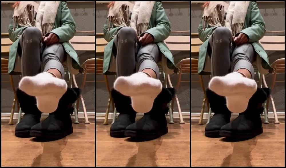 Stillsinning Nicknamed Stillsinning Onlyfans It S Time To Wear My Uggs They Keep My Feet Warm And Cozy