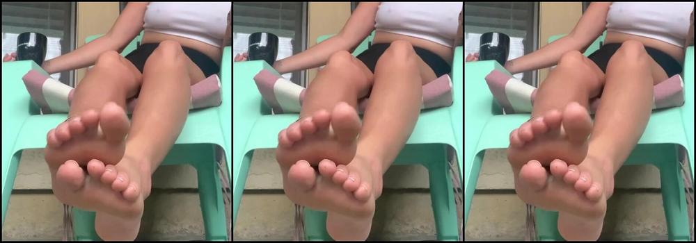 Cosmacalista Nicknamed Cosmacalista Onlyfans 05 10 2023 Hump Day Foot Tease Anyone