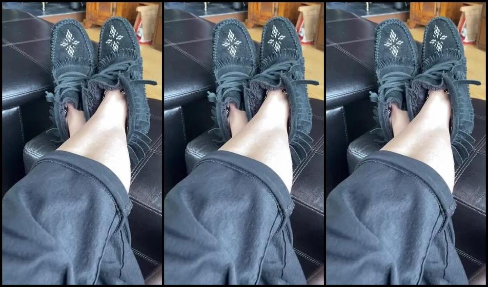 Lezlyan Nicknamed La Little Dancer Feet Onlyfans These Are The Stinkiest Shoes I Own Can You Smell Them X1 Video