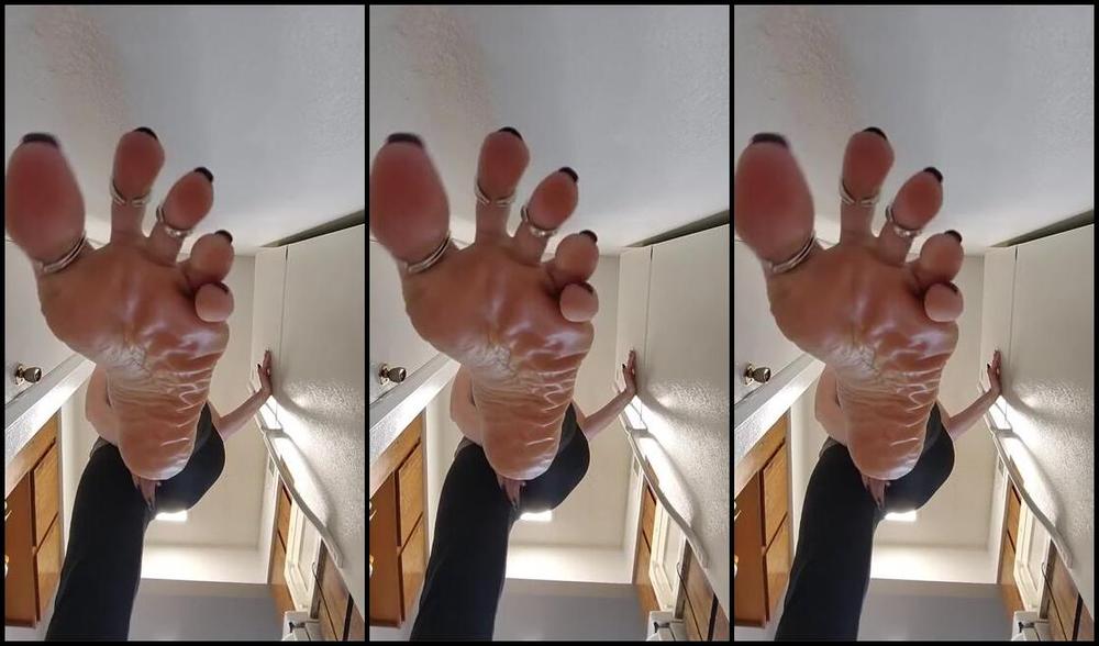 Jennysfeet Foot Fetish 10 02 2024 Onlyfans Video What Do We Have Here A Tiny Clay Man Egarly Awaiting His Giant Goddess To Return