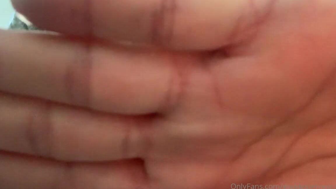 Goddessmonica00W Onlyfans Hand Over Mouth Fetish Don T You Wish You Could Be So Lucky To Have These Pretty Hands Coveringp