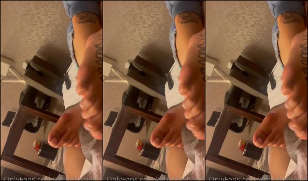 Erotichigharchs Happy Fj Friday From Your Fav Latina Goddess Booty And Soles For All My Footboys E