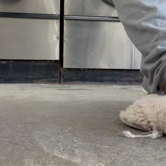 Foot Therapy Nicknamed Atlfoottherapy 03 25 2025 Onlyfans Video Candid Laundry Mat Dry Soles