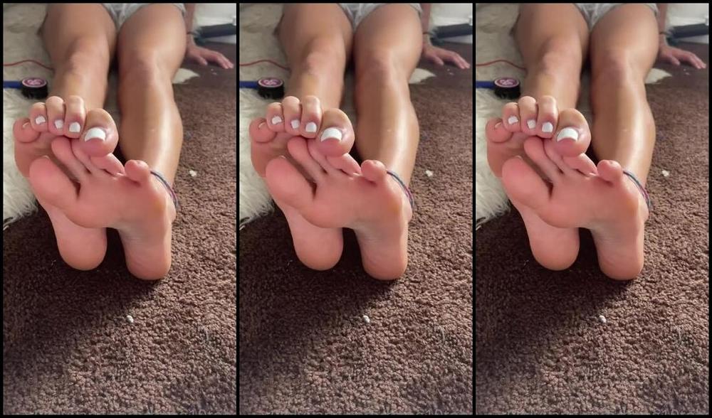 Linzi Little Aka Hang10Toess Onlyfans Do You Want To Lick My Feet Worship My Feet Tease Gaip