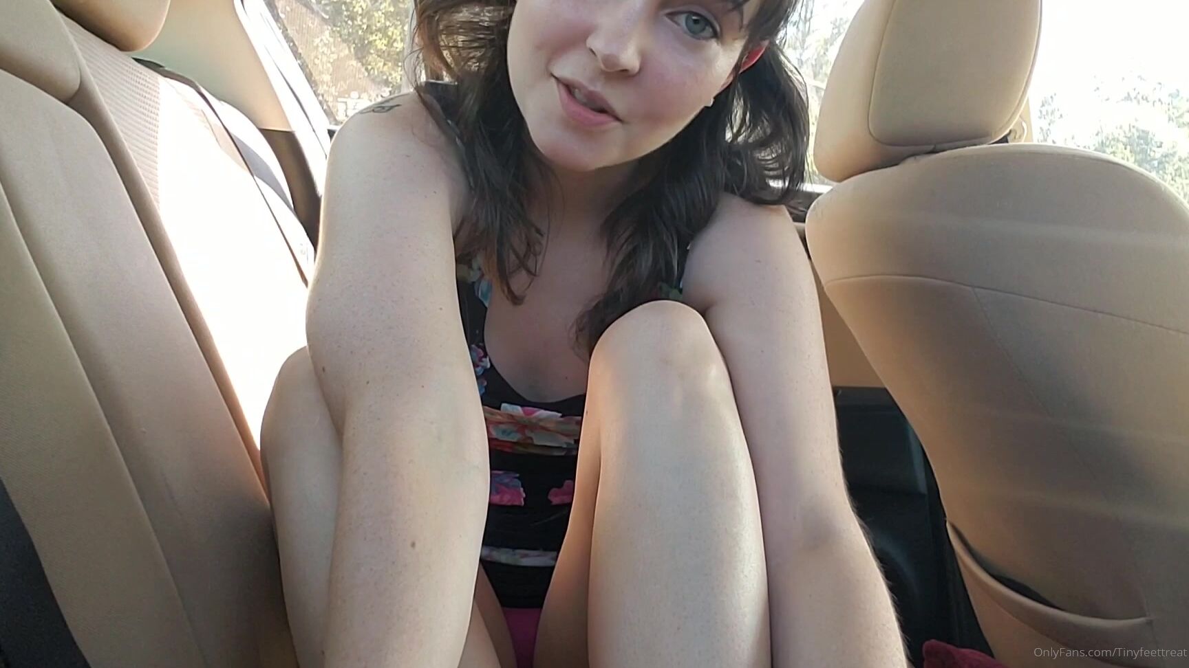 Tinyfeettreat Xxx Taxi Passenger Forgets Her Wallet Would You Let