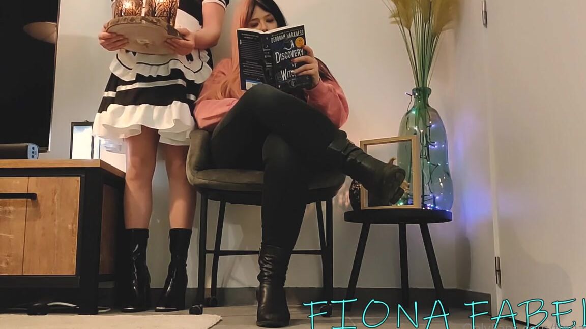 Fionafabel Onlyfans Short Update Of How I Spend My Night I Decided To Read A Book My Sissy Never Gets Relax Time So2