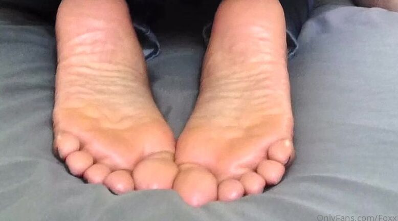 Foxxpink Feet Cam Enjoying Jerking Your Cock While You Look At The Soles Of My Black Feet Hear I
