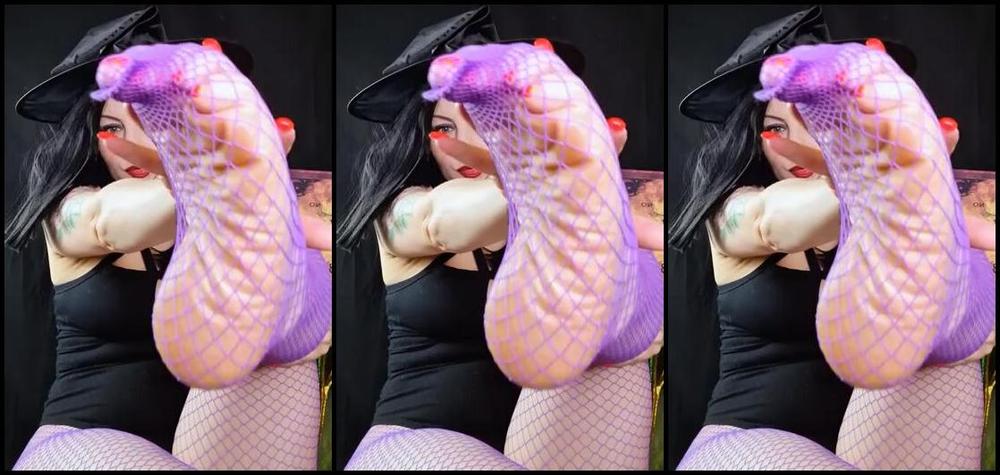 Amycfootfetishqueen Nicknamed Amywynters 10 31 2024 Onlyfans Video Happy Halloween Throwback Thursday To Putting A Spell On You With My Enchanting Feet