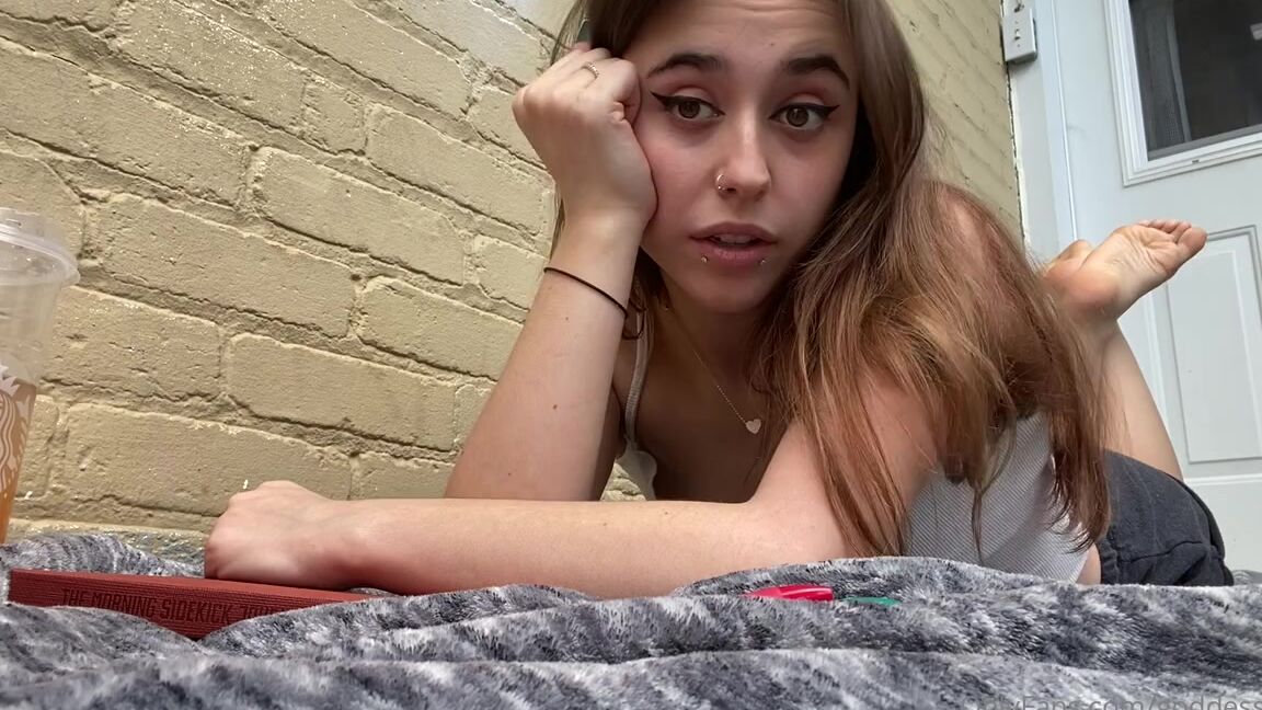 Goddesskayy Nicknamed Goddesskayy Onlyfans Enjoying The Weather Rambling About Neighbours Lol This Is How My Wednesday Is Going