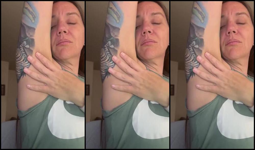 Soldmysolesforink Nicknamed Soldmysolesforink 11 16 2023 Onlyfans Video Another Day Of Chores And Work For Your Favorite Stanky Sole Gal Bfdv