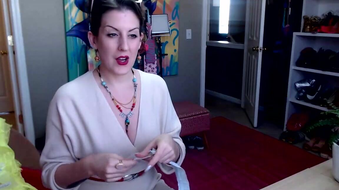 Ms Tomorrow Nicknamed Dommetomorrow Onlyfans Stream Started At 02032023 0532 Pm Opening Gifts